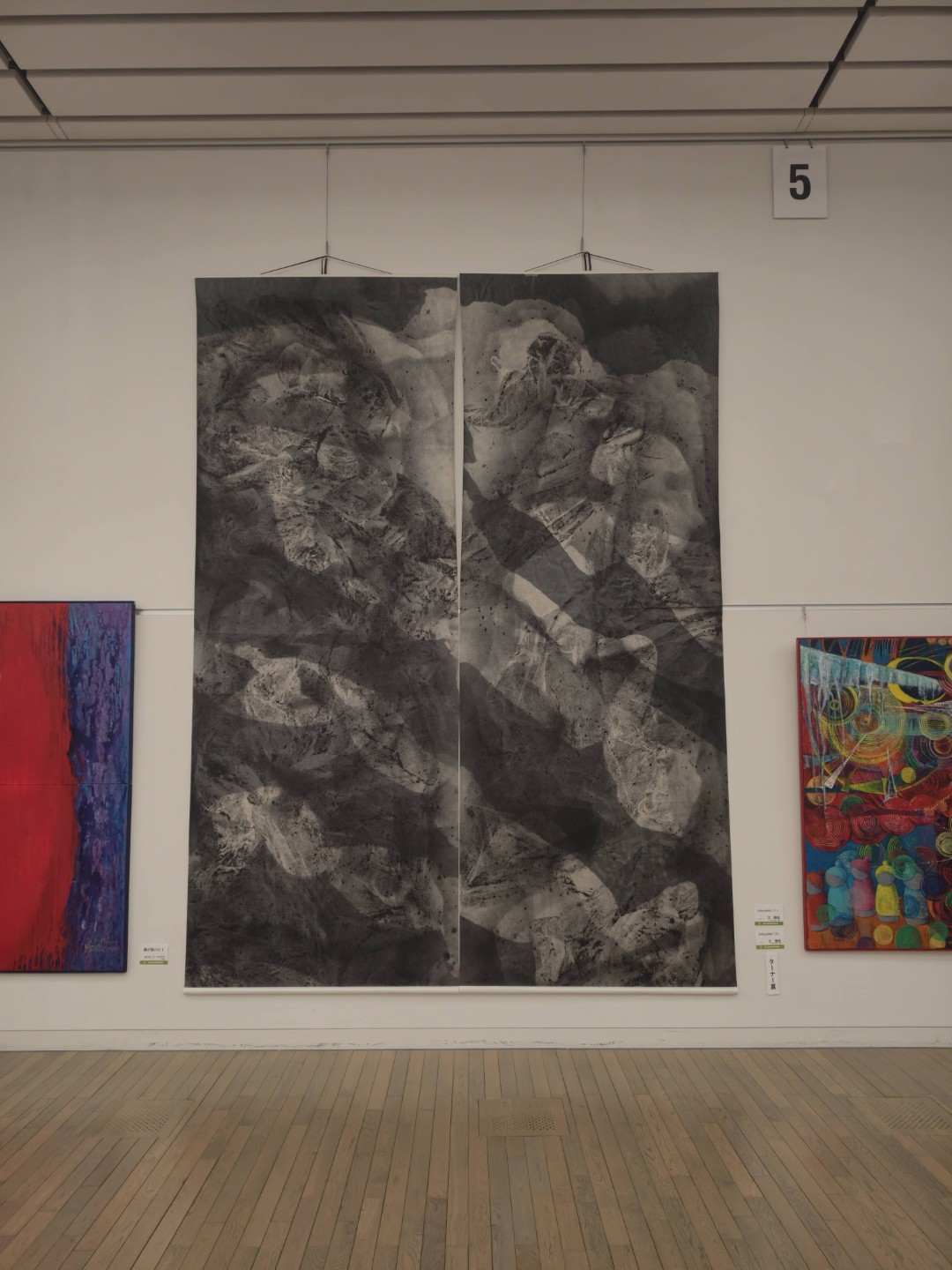 王穆提獲「日本透納賞」肯定，並於日本國立新美術館展出《Unbounded》，在「界」的邊緣凝視「無界」。