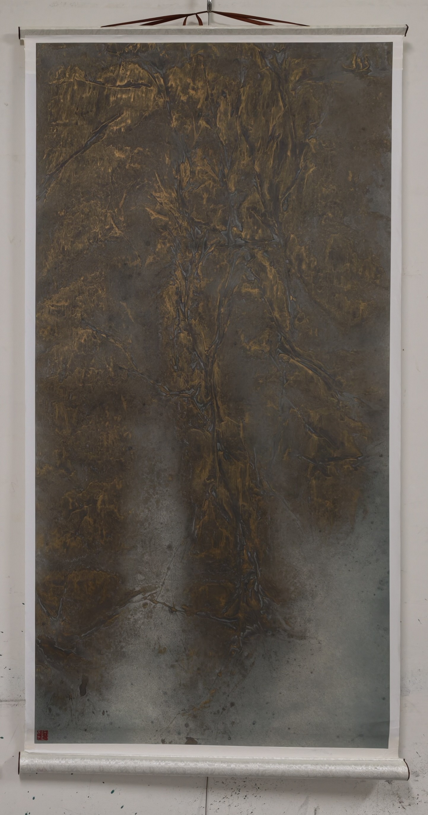 太古的餘燼 Embers of the Primordial Age 太古の残り火(たいこののこりび) 69x138cm 水墨